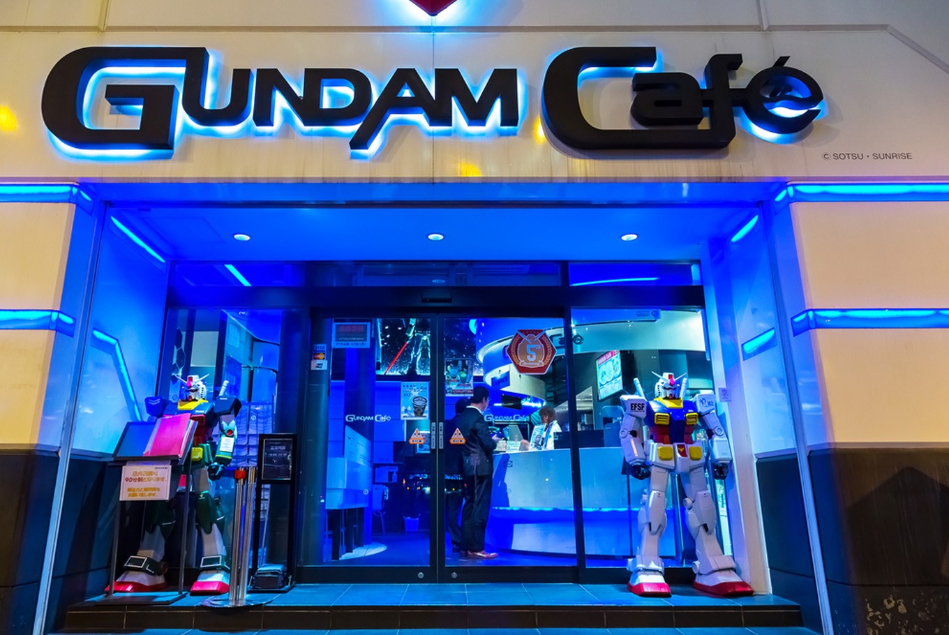 [Image: anime_cafe_japan-1-gundam_cafe.jpg]