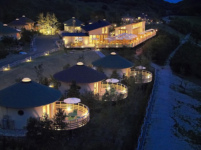 [Image: anime_hotels_in_japan-5-grand_chariot_ho...chisei.jpg]