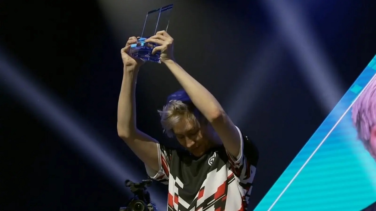 [Image: evo_championship_2023-2-leffen.jpg]
