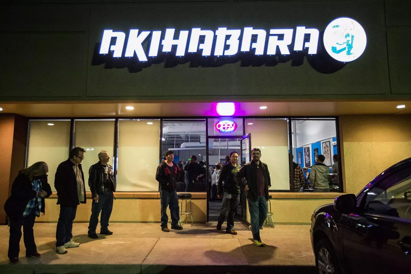 [Image: japanese_arcades_in_the_us-22-akihabara_arcade_bar.jpg]